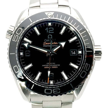 Omega Seamaster Planet Ocean 600M Master Chronometer 43,5 mm Armbanduhr mit schwarzem Zifferblatt und Edelstahlarmband.