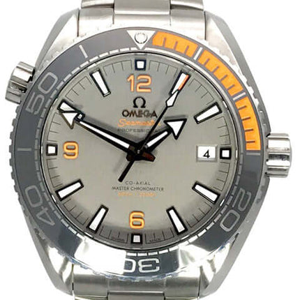 OMEGA Seamaster Uhr mit Edelstahlarmband und grauem Zifferblatt, professionelle Taucheruhr.