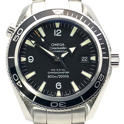 Omega Seamaster Planet Ocean 600M Co-Axial 42mm Edelstahl Uhr mit schwarzem Zifferblatt und Edelstahlband.
