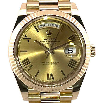 Rolex Day-Date 40 18 kt Gelbgold Uhr mit goldenem Zifferblatt und Prezisionsarmband. Sofort online kaufen. Große Auswahl verfügbar.