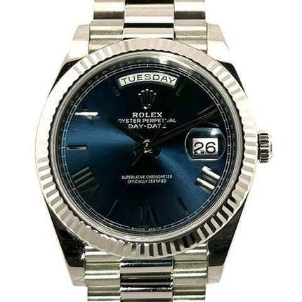 Rolex Day-Date 40 Weißgold Ref. 228239 mit blauem Zifferblatt. Hochwertige Luxusuhr günstig online bestellen.