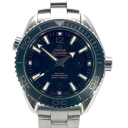 Omega Seamaster Planet Ocean 600M Co-Axial 38,5mm Damen Uhr mit Edelstahlarmband und schwarzem Zifferblatt.