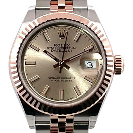 Rolex Lady-Datejust Uhr in Silber und Roségold mit Datum anzeigen und Edelstahlarmband einstellen.