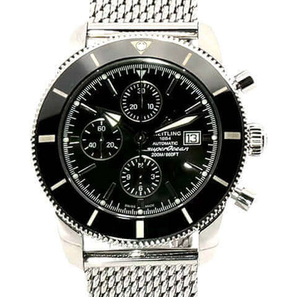 Neue Breitling Superocean Heritage II Chronograph Uhr mit schwarzem Zifferblatt und Edelstahlarmband.