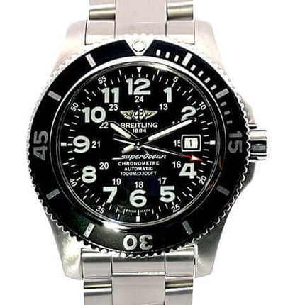 Breitling Superocean II 44 Uhr mit schwarzem Zifferblatt und Edelstahlarmband - jetzt bei Uhren2000 kaufen.