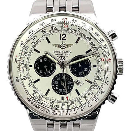Breitling Navitimer Heritage Herrenuhr mit Edelstahlarmband und Chronographenzifferblatt