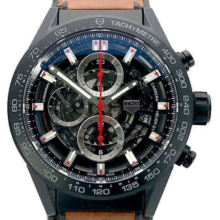 TAG Heuer Carrera Heuer 01 Herrenuhr mit braunem Lederarmband und Tachymeter-Lünette, online kaufen bei Uhren2000.