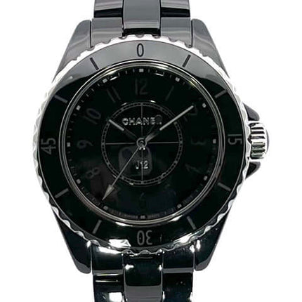Chanel J12 Armbanduhr in Schwarz – Große Auswahl an Damen- und Herrenuhren jetzt online bestellen.