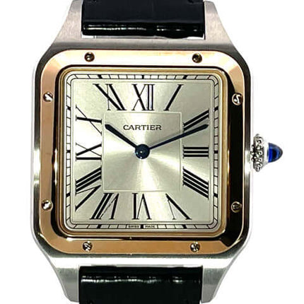 Cartier Santos-Dumont Armbanduhr mit schwarzem Lederarmband, quadratischem Zifferblatt und römischen Ziffern.