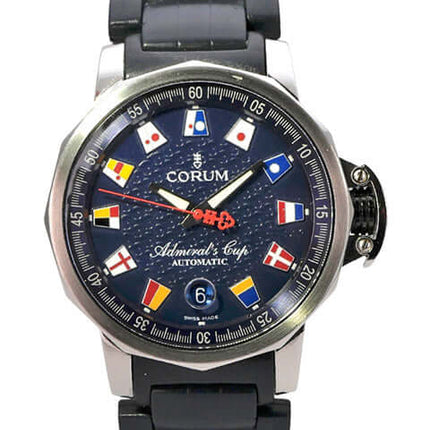 Corum Admiral's Cup Trophy 41 082.833.20 automatische Uhr mit blauem Zifferblatt und Kautschukband.