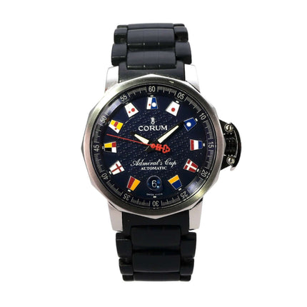 Corum Admiral's Cup Trophy 41 082.833.20 mit schwarzem Kautschukband und blauem Zifferblatt.