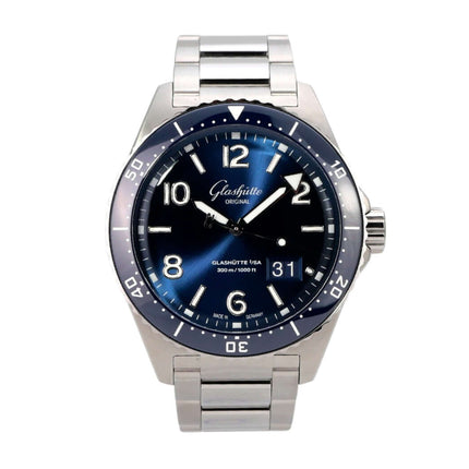 Glashütte SeaQ Panoramadatum 1-36-13-02-81-70 Automatik-Uhr mit blauem Zifferblatt und Edelstahlarmband.