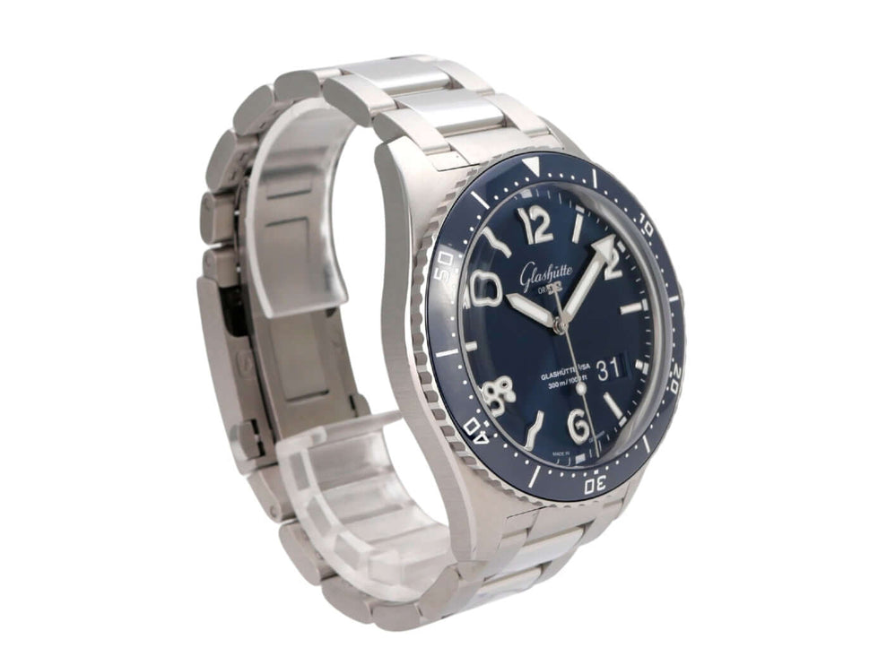 Glashütte SeaQ Panoramadatum 1-36-13-02-81-70 Edelstahl Armbanduhr mit blauem Zifferblatt und drehbarer Lünette.
