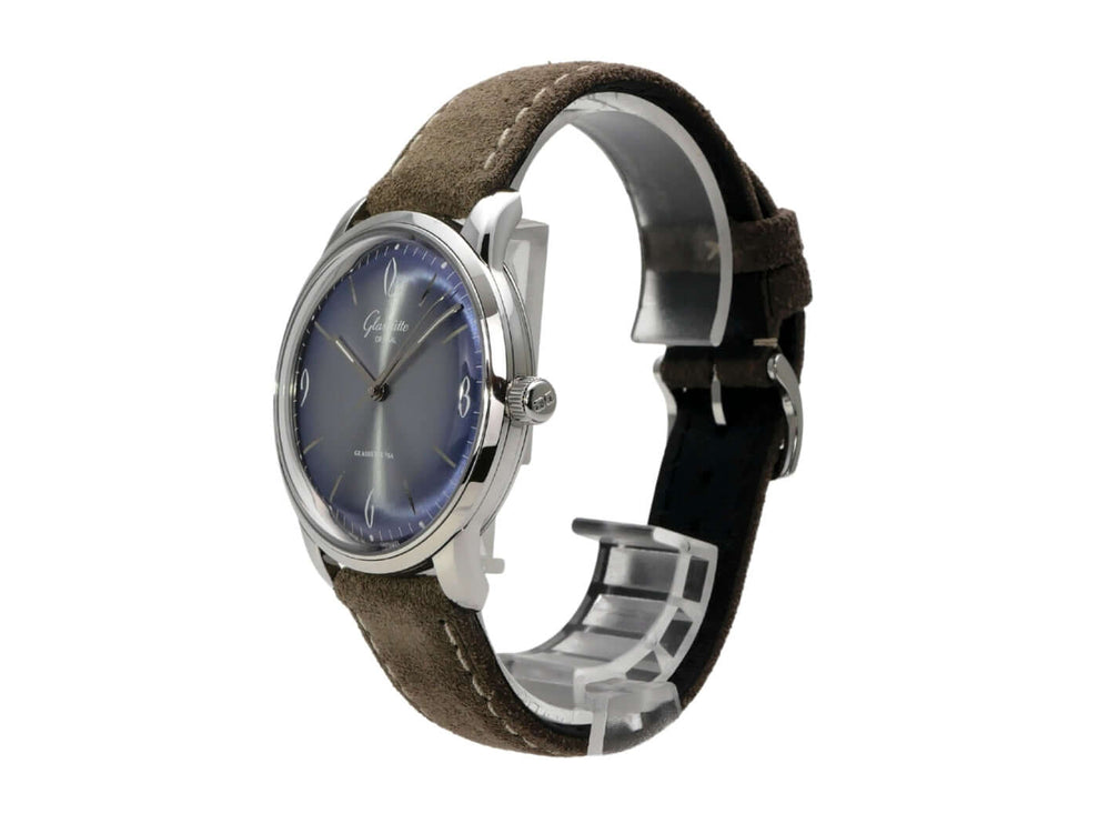 Glashütte Original Senator Sixties Jahresedition mit braunem Lederarmband und blauem Zifferblatt, Edelstahlgehäuse.