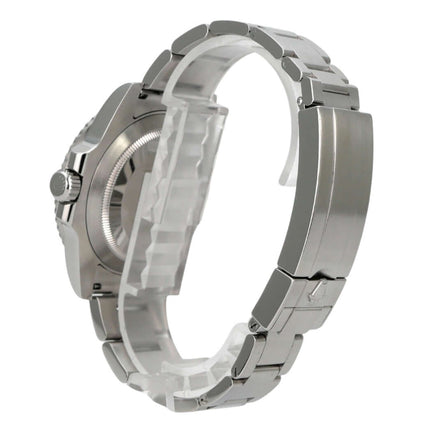 Rolex Submariner No Date 114060 Ansicht von der Seite mit Oyster-Edelstahlband und poliertem Gehäuse.