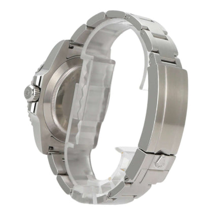 Seitenansicht der Rolex Submariner No Date 114060 mit Edelstahlband und sicherer Faltschließe.