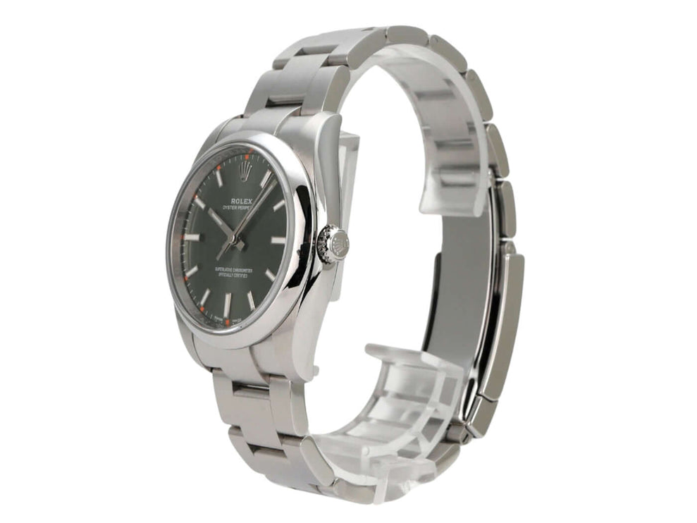 Rolex Oyster Perpetual 34 mm 114200 Olive mit grünem Zifferblatt und Edelstahlarmband, seitliche Ansicht.