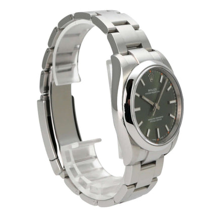 Rolex Oyster Perpetual 34 mm 114200 Olive, Edelstahlarmband, olivgrünes Zifferblatt, polierte und satinierte Oberflächen.