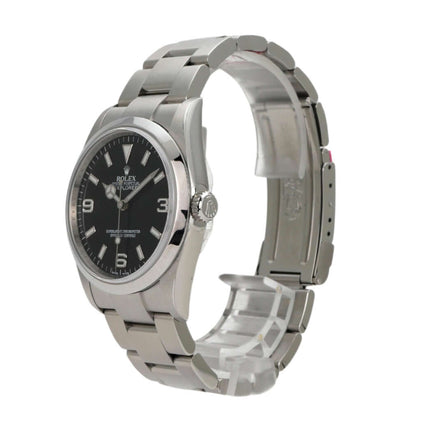 Rolex Explorer I Edelstahl 36 Ref. 114270 mit schwarzem Zifferblatt und Oyster Armband, seitliche Ansicht.