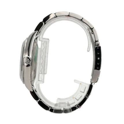 Seitliche Ansicht der Rolex Explorer I Edelstahl 36 Ref. 114270 mit poliertem und satiniertem Armband.