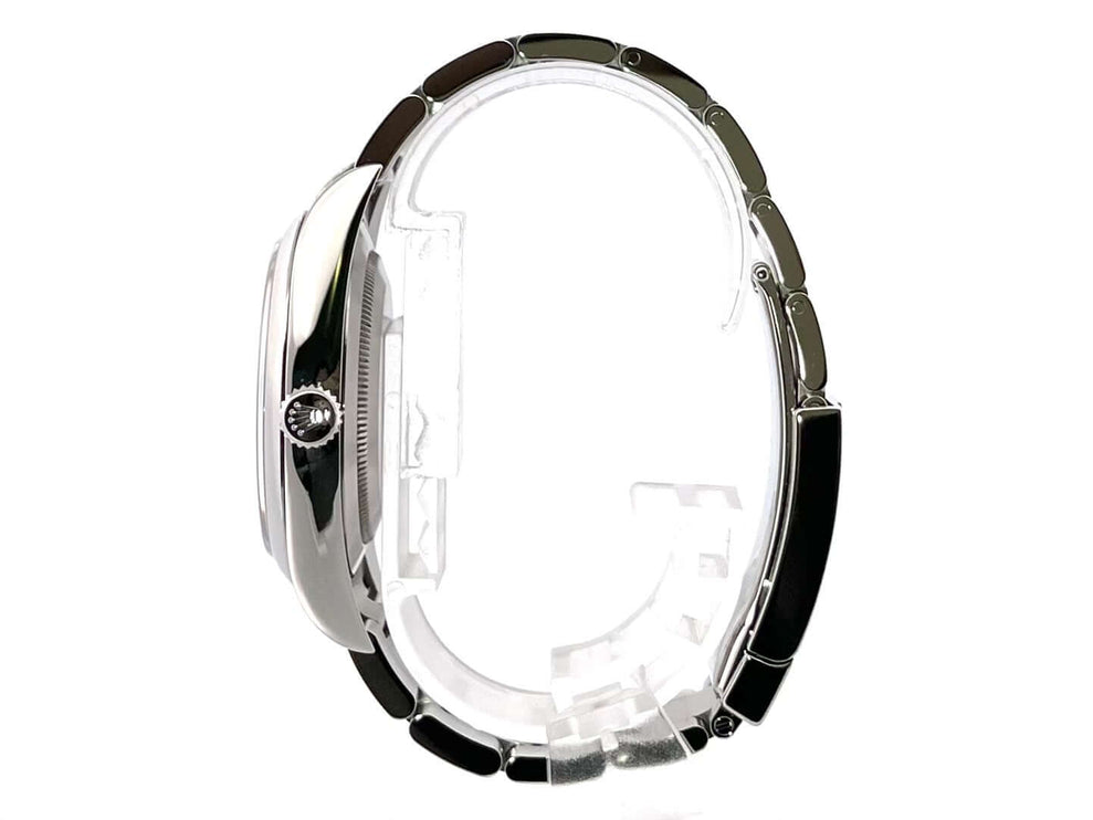 Rolex Oyster Perpetual 39 Ref. 114300 blau, Seitenansicht mit poliertem Edelstahlgehäuse und Oyster Armband, Gebrauchte Uhr in sehr gutem Zustand