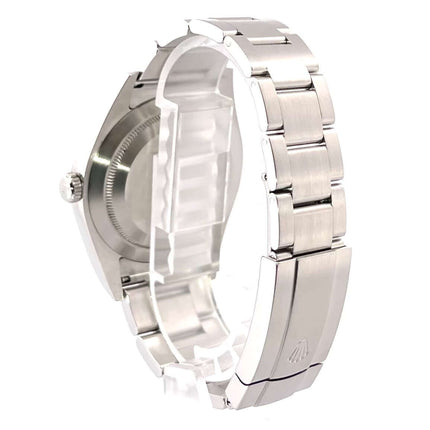 Rückseite des Rolex Oyster Perpetual 39 Ref. 114300, Edelstahlgehäuse und Armband aus poliertem und satiniertem Edelstahl, Faltschließe, seitliche Ansicht