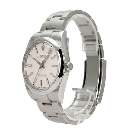 Rolex Oyster Perpetual 39 Ref. 114300 Weiß mit Edelstahlband und silbernem Zifferblatt.