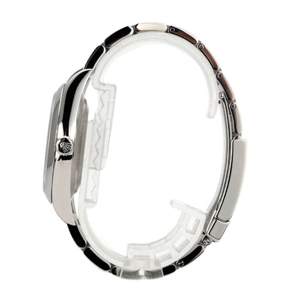 Rolex Oyster Perpetual 39 Ref. 114300 Weiß, seitliche Ansicht des Armbands und Gehäuses.