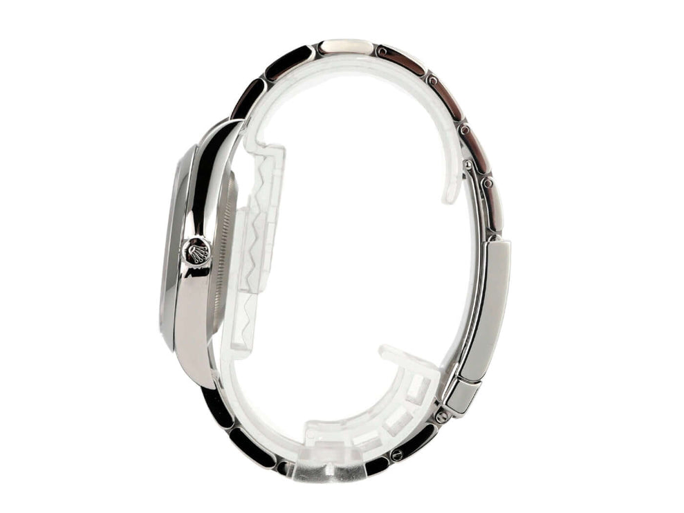 Rolex Oyster Perpetual 39 Ref. 114300 Weiß, seitliche Ansicht des Armbands und Gehäuses.