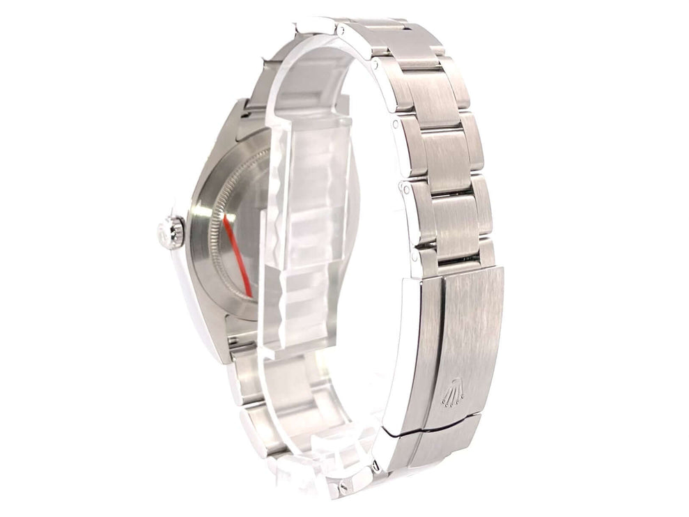 Rückansicht der Rolex Oyster Perpetual 39 Ref. 114300 in Edelstahl mit poliertem und satiniertem Armband.