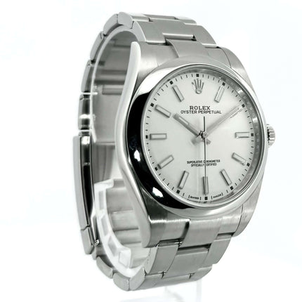 Rolex Oyster Perpetual 39 Ref. 114300 Weiß, Edelstahlgehäuse und -band, weißes Zifferblatt, Automatik, sehr guter Zustand, komplett mit Box und Papieren.