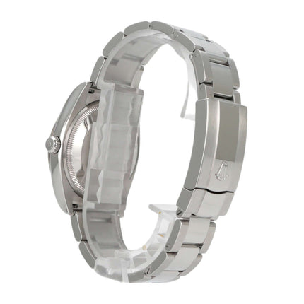 Seitenansicht der Rolex Oyster Perpetual Date 34 Edelstahl mit weißgoldener Lünette und poliertem Edelstahlband.