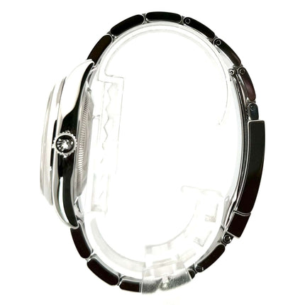 Rolex Datejust 36 Edelstahl 116200 Seitenansicht, poliertes Gehäuse und satiniertes Edelstahl Armband, mit Krone und seitlichem Profil.