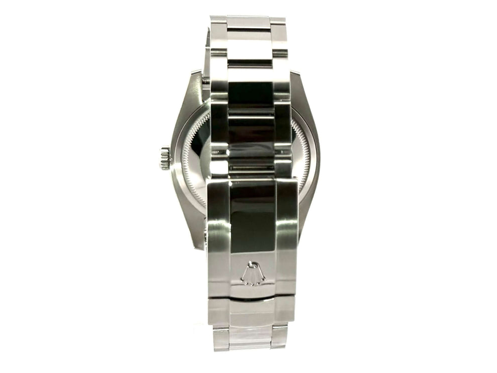 Rückansicht einer Rolex Datejust 36 Edelstahl 116200 mit poliertem Edelstahl-Gehäuse und Oyster-Armband, geschlossen.