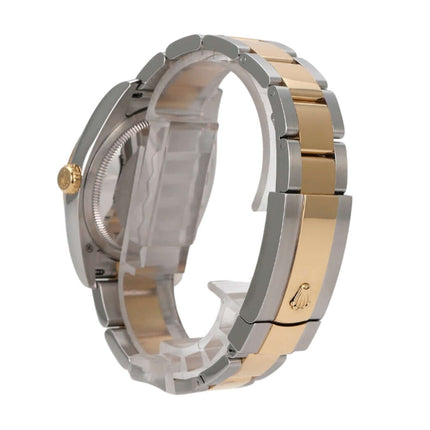 Seitenansicht der Rolex Datejust 36 Edelstahl Gelbgold 116233 Champagner Römisch mit gelbgoldenem Armband.