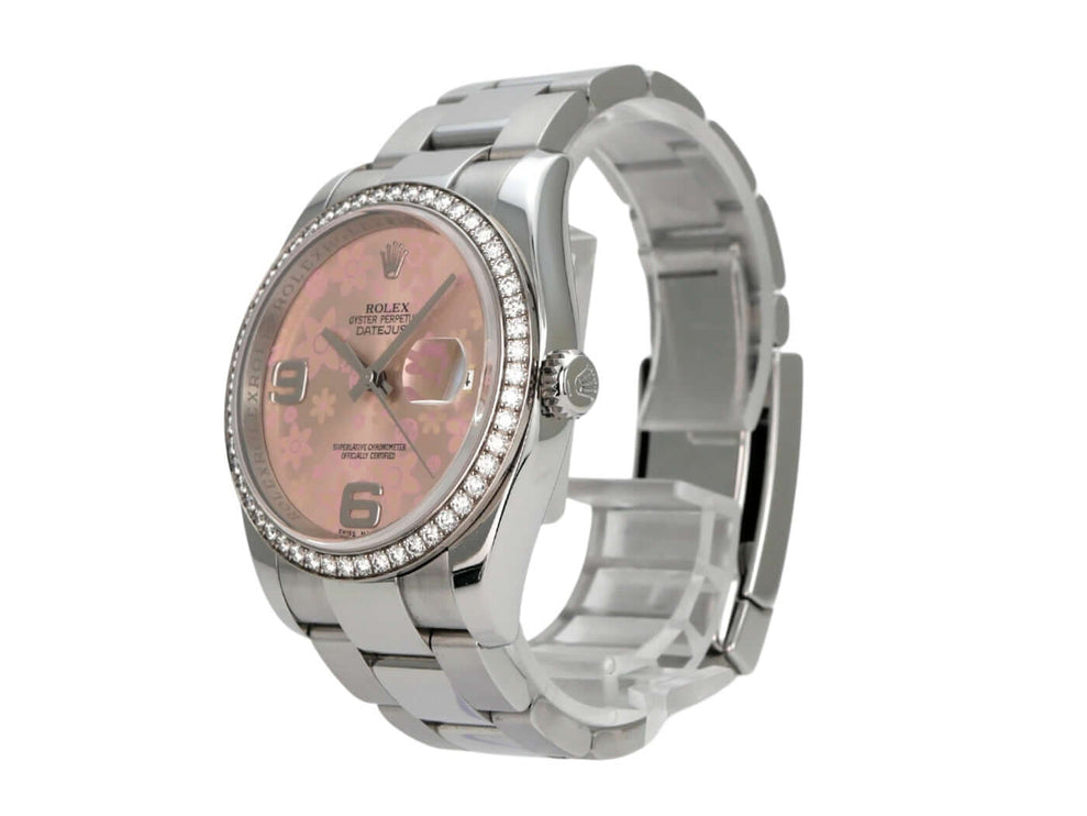 Rolex Datejust 36 Edelstahl Weißgold Diamant Lünette 116244 Pink Floral auf einem silbernen Armband mit Diamanten.