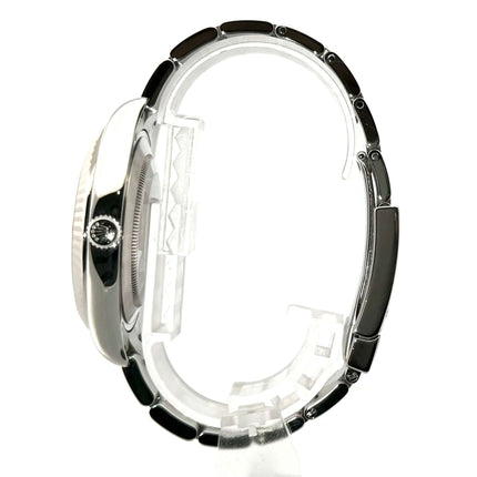 Seitenansicht Rolex Datejust II 41 Edelstahl Weißgold 116334 mit poliertem und satiniertem Edelstahlgehäuse und geriffelter Lünette aus 18 kt Weißgold