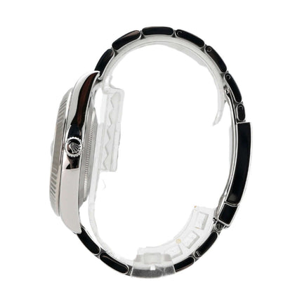 Seitenansicht der Rolex Datejust II 41 Edelstahl Weißgold 116334 mit Oysterband und trendigem Design.