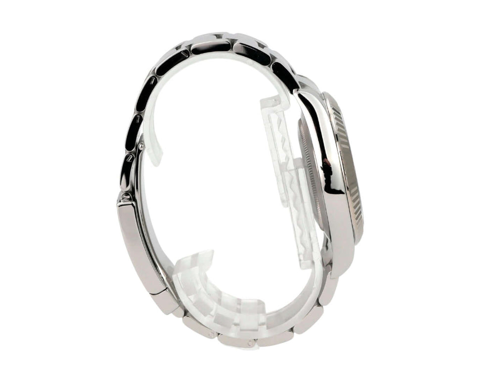 Rolex Datejust II 116334 Schwarz Römisch seitliche Ansicht mit poliertem Edelstahlband und schmaler Lünette.