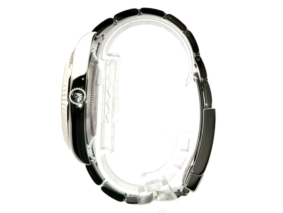 Seitenansicht des Rolex Oyster Perpetual Datejust II 41 Edelstahl/Weißgold 116334, poliertes und satiniertes Edelstahlgehäuse, 41 mm Gehäusedurchmesser