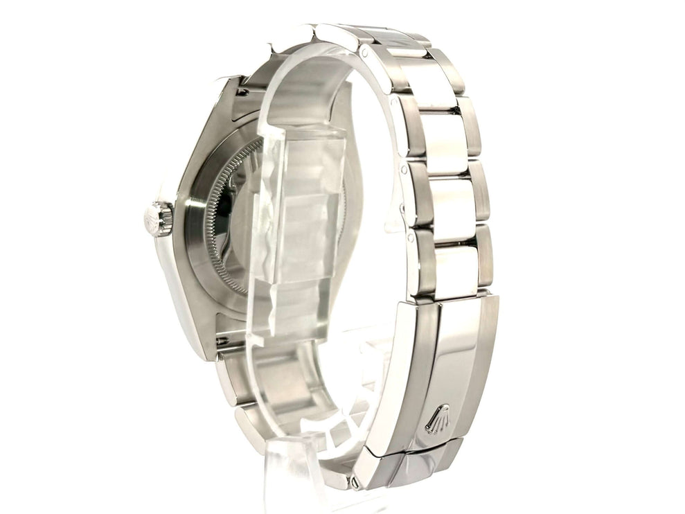 Rückansicht der Rolex Datejust II 41 aus poliertem und satiniertem Edelstahl mit verschraubter Krone und Oyster-Band.