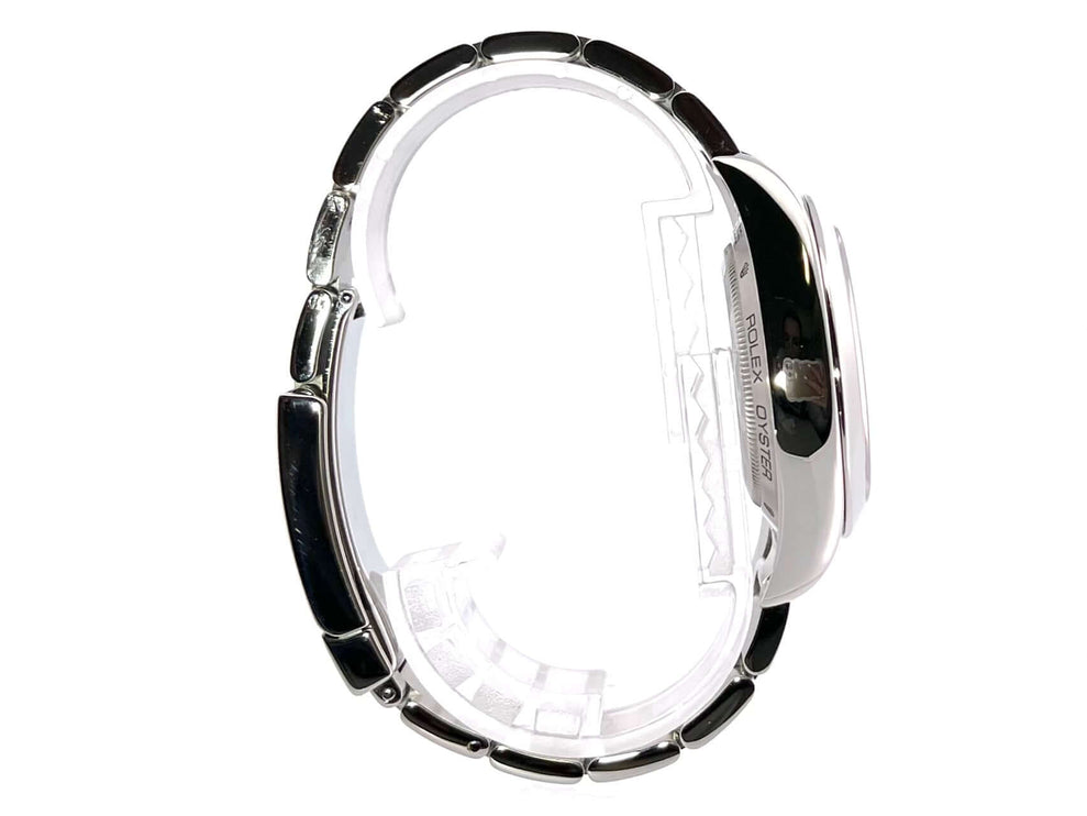 Seitenansicht der Rolex Milgauss 116400 mit poliertem und satiniertem Edelstahlgehäuse und -armband, Ref. 116400, Jahr 2008