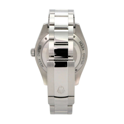 Rolex Milgauss 116400 weißes Zifferblatt Rückansicht der Uhr mit glänzendem Edelstahlarmband.
