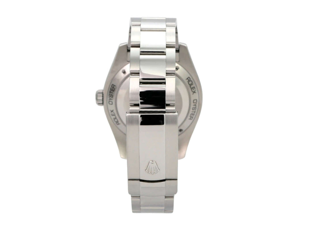 Rolex Milgauss 116400 weißes Zifferblatt Rückansicht der Uhr mit glänzendem Edelstahlarmband.