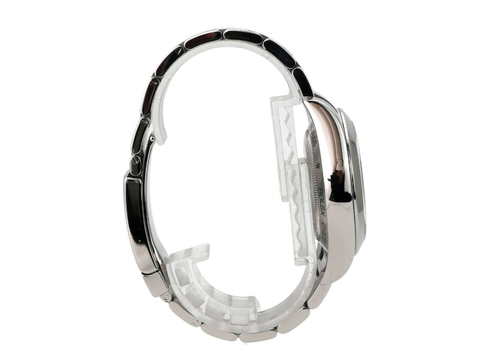 Rolex Milgauss 116400 Schwarz seitliche Ansicht mit poliertem Edelstahlarmband und Gehäuse.