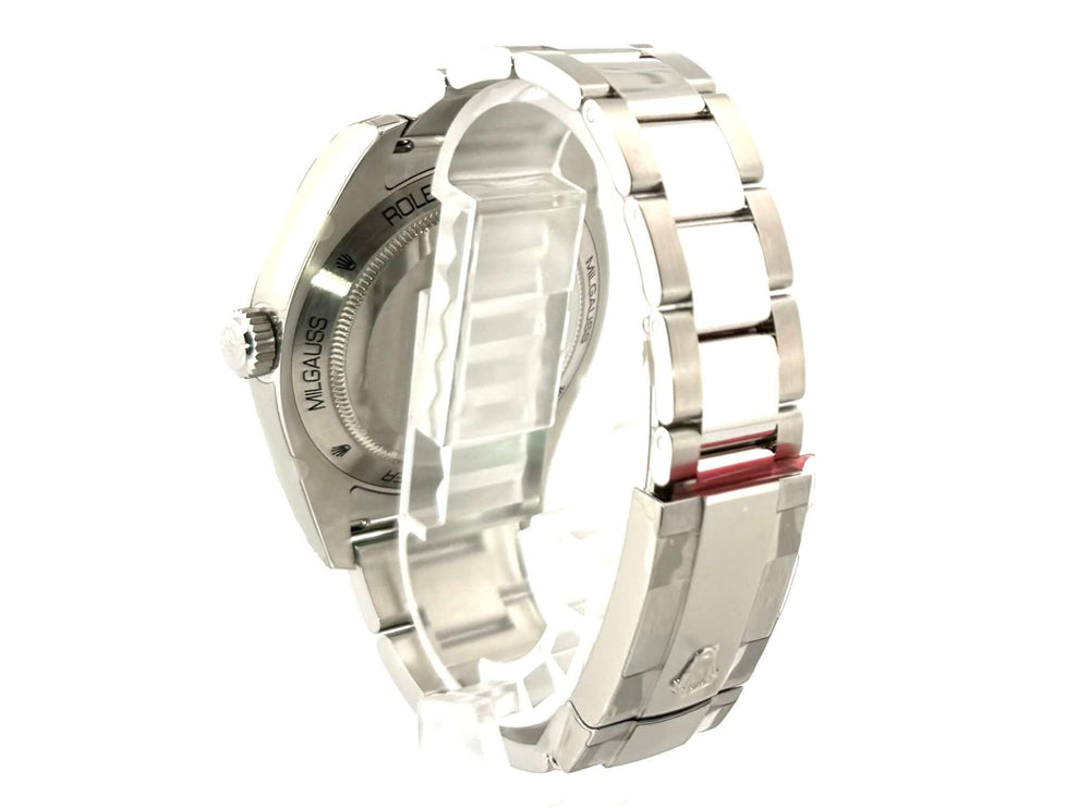 Rückansicht einer Rolex Oyster Perpetual Milgauss 116400GV Edelstahl mit poliertem Oyster-Armband und Sicherheitsfaltschließe
