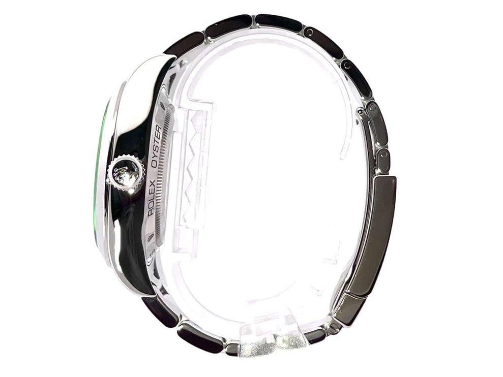 Seitenansicht Rolex Oyster Perpetual Milgauss 116400GV Blau, Edelstahlgehäuse mit polierter Lünette und Edelstahlarmband.