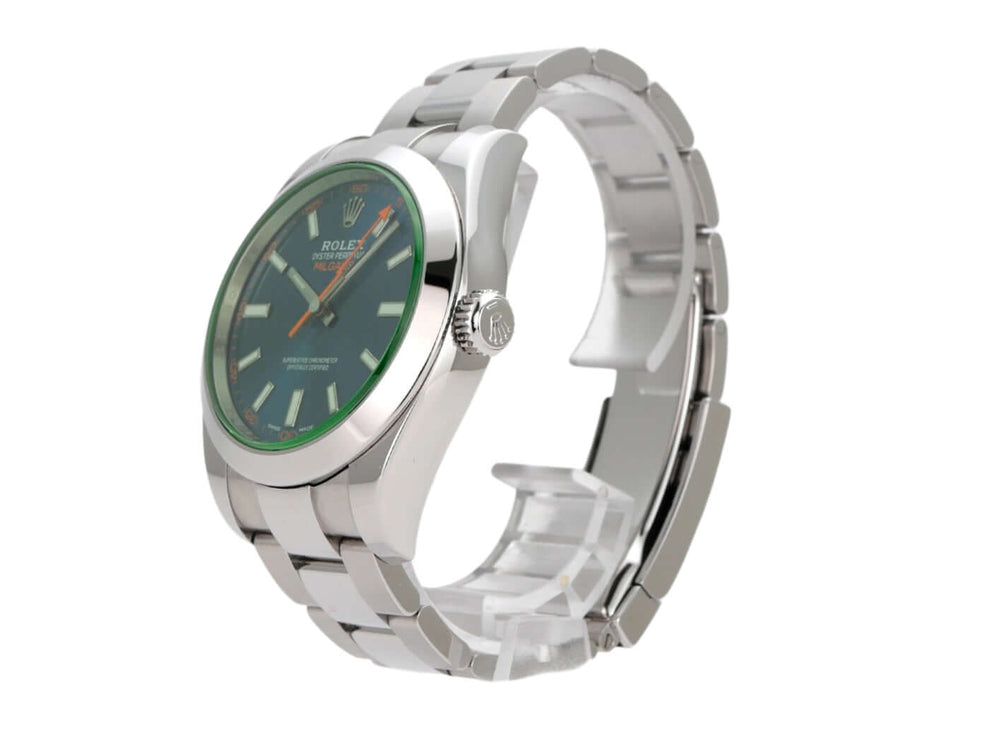 Rolex Oyster Perpetual Milgauss 116400GV Blue Uhr mit grünem Zifferblatt und Edelstahlarmband, seitliche Ansicht.