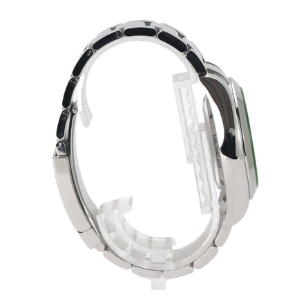 Rolex Oyster Perpetual Milgauss 116400GV Seitenansicht des Edelstahlgehäuses und Armbands mit Sicherheitsfaltschließe