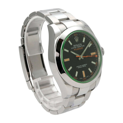 Rolex Oyster Perpetual Milgauss 116400GV mit grünem Glas und schwarzem Zifferblatt.
